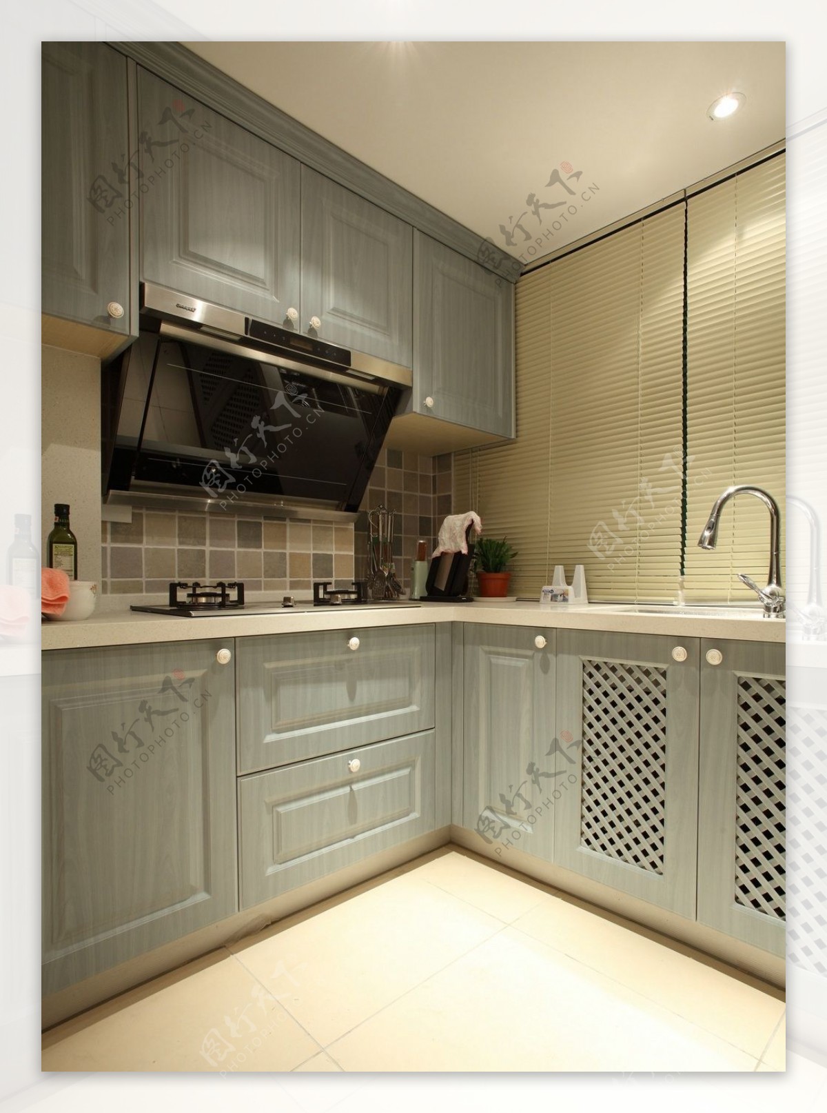 简约风室内设计厨房蓝色收纳柜效果图
