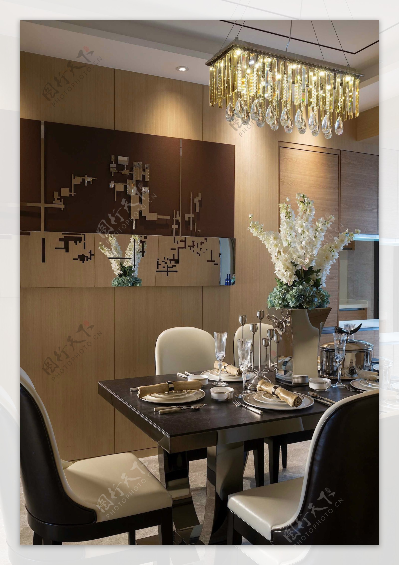 室内餐厅吊灯现代时尚装修效果图
