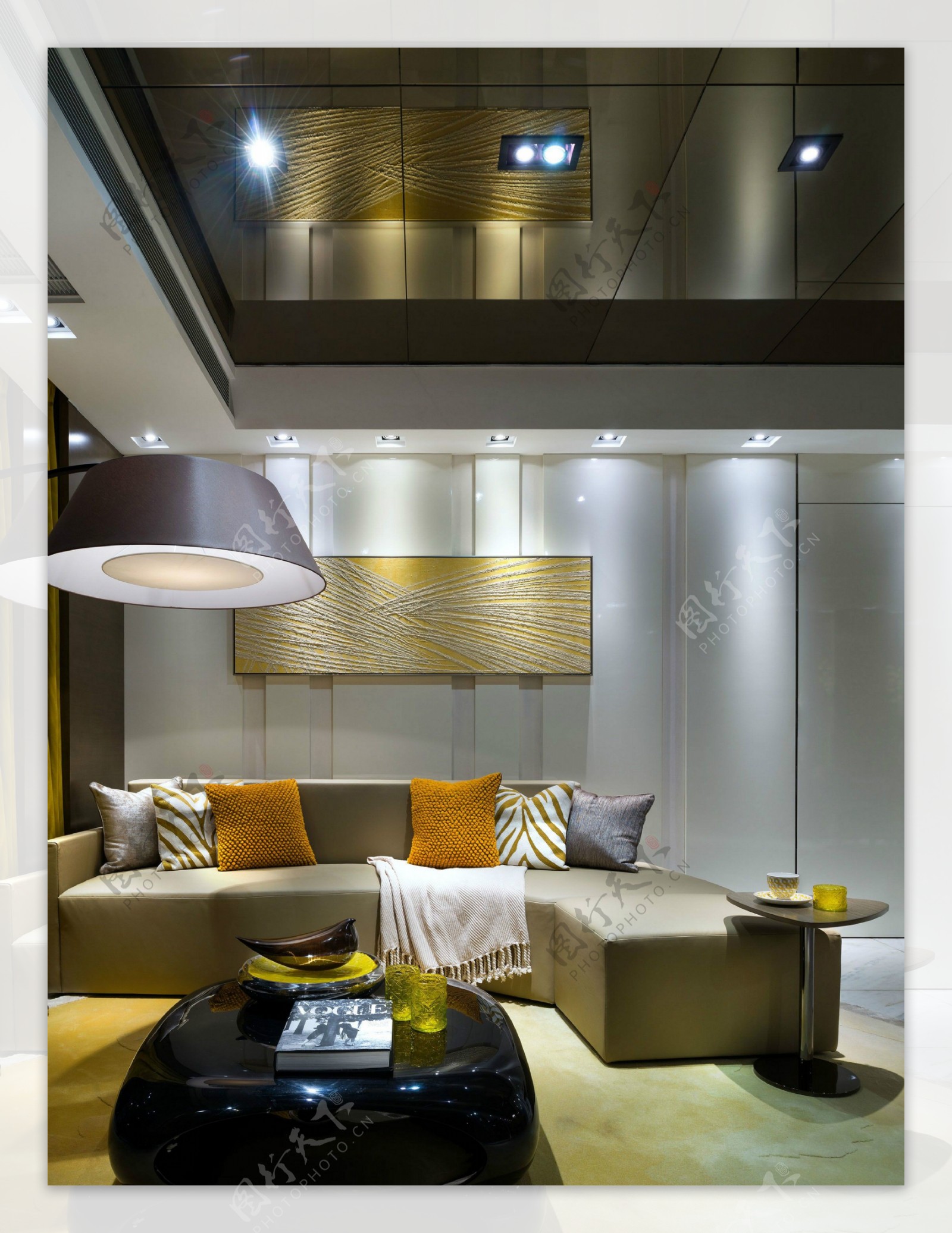 现代简约客厅挂画沙发效果图