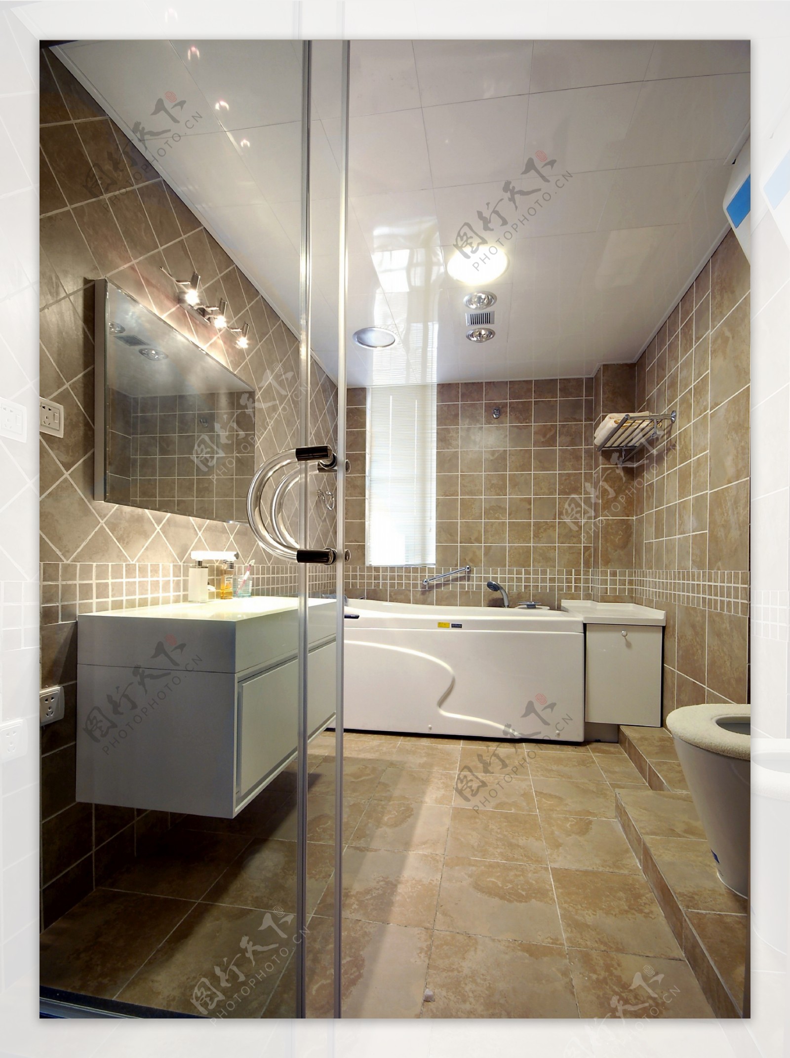 现代风格简约家居卫生间有浴室马赛格瓷砖装修效果图片 – 设计本装修效果图