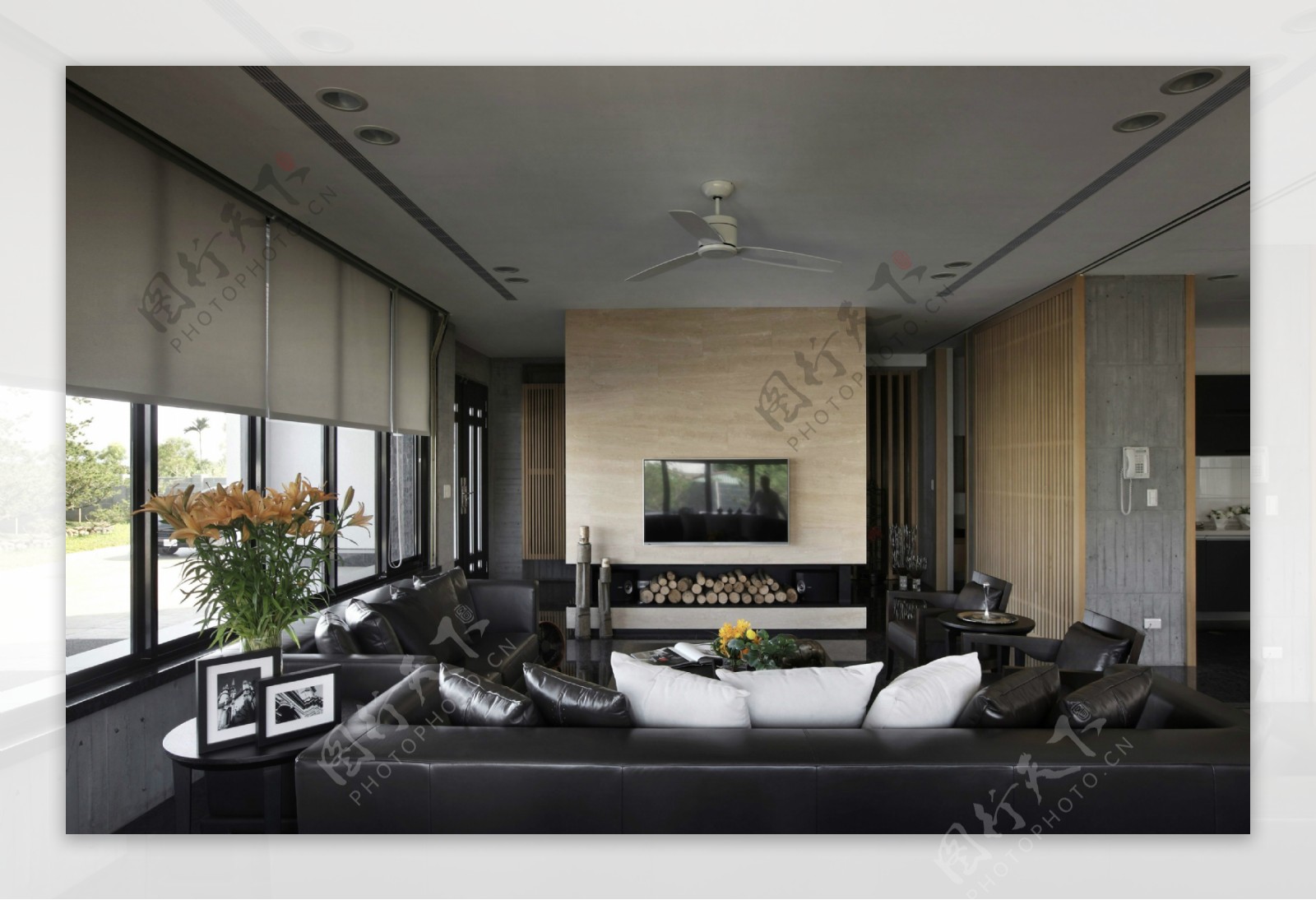 黑色沙发客厅现代简约效果图