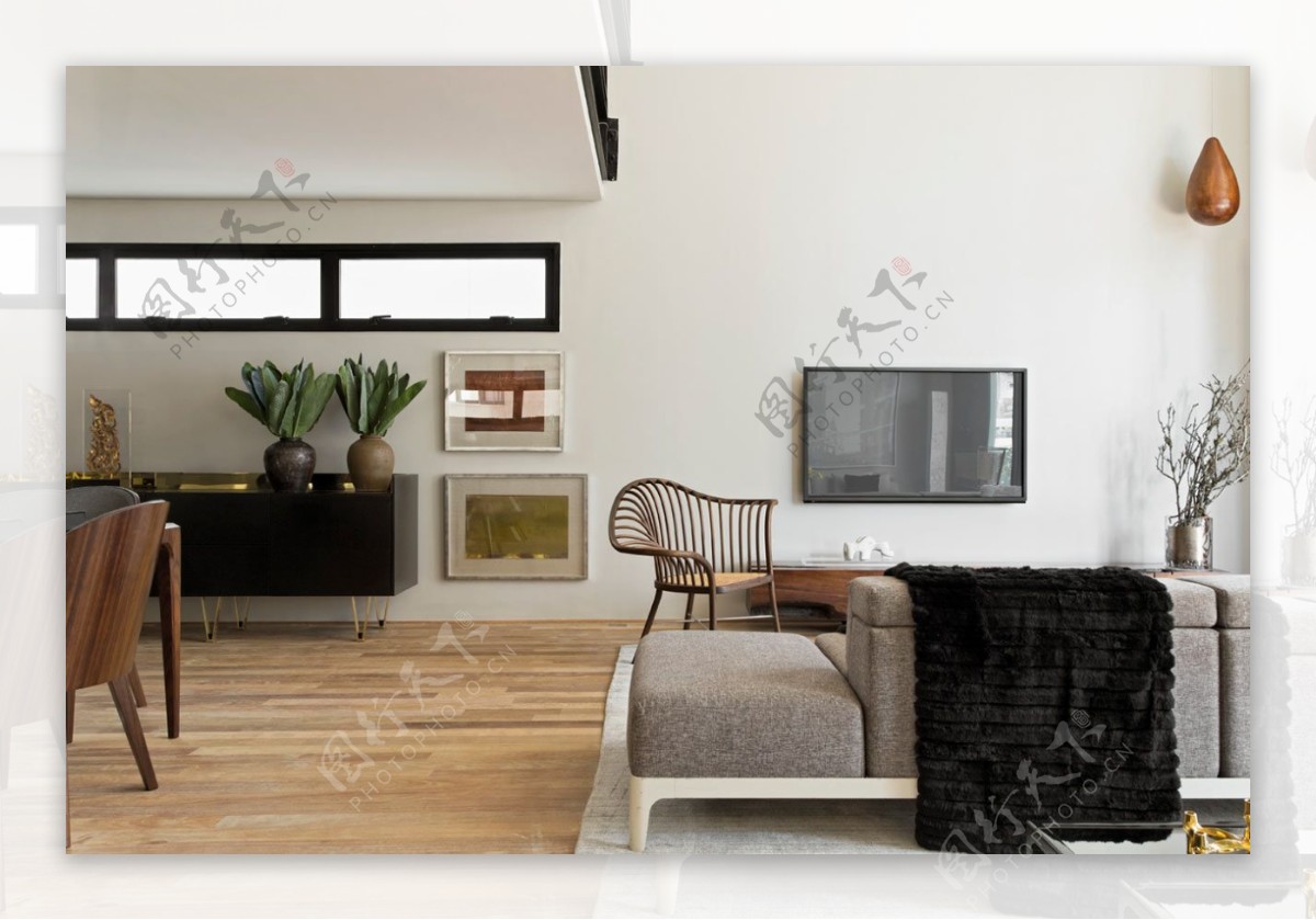 现代时尚客厅深灰色沙发室内装修效果图