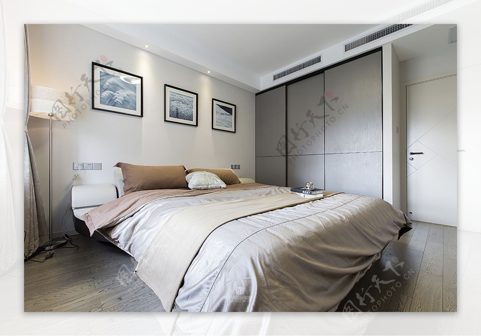 现代时尚卧室深灰色背景墙室内装修效果图