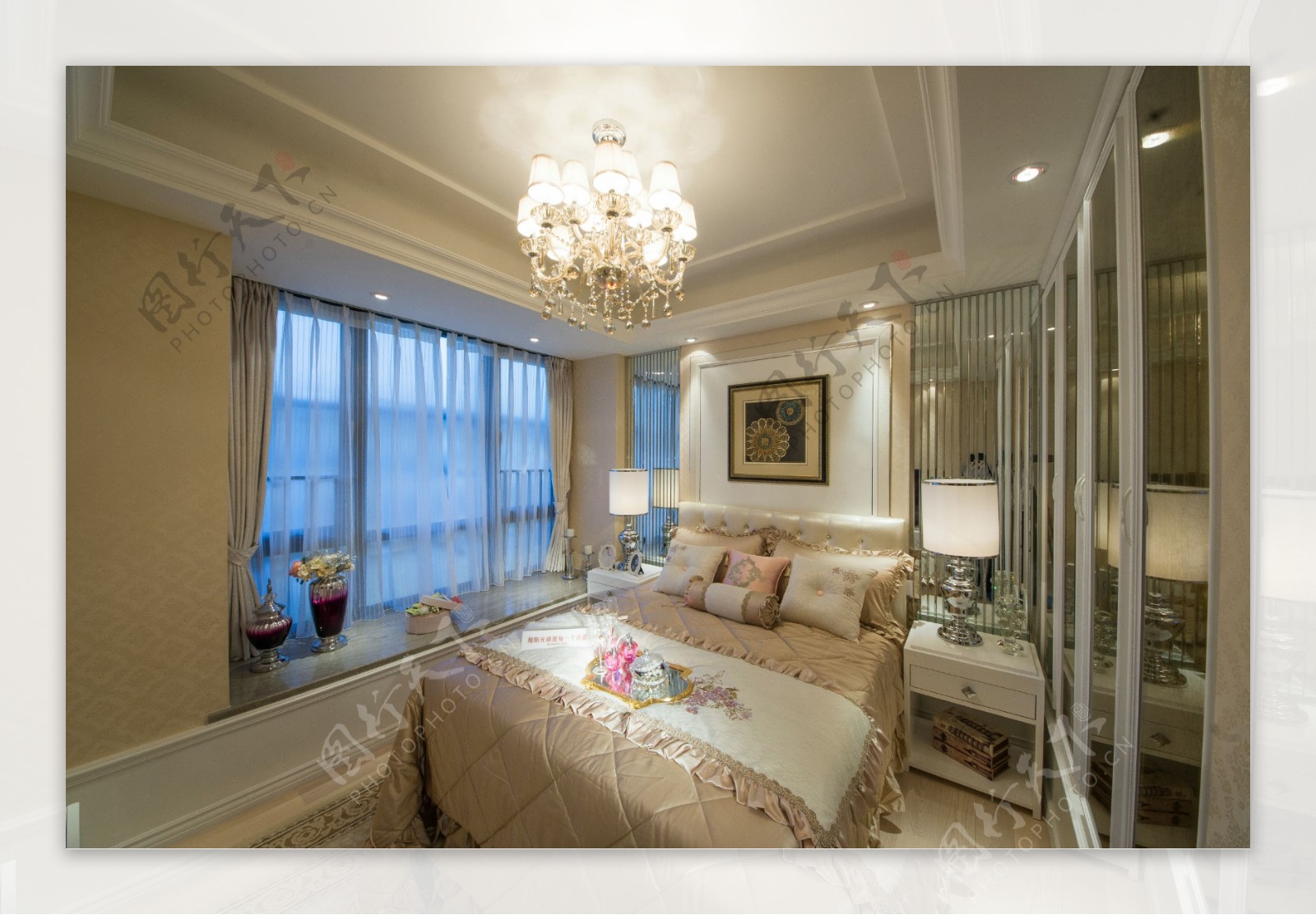 现代高级卧室浅粉色床品室内装修效果图