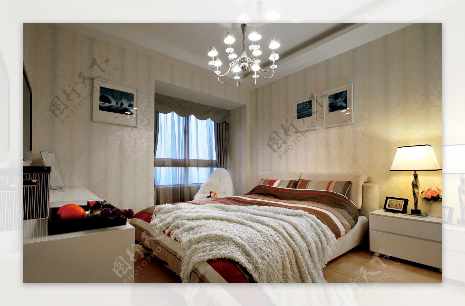 现代时尚浪漫卧室红白床品室内装修效果图