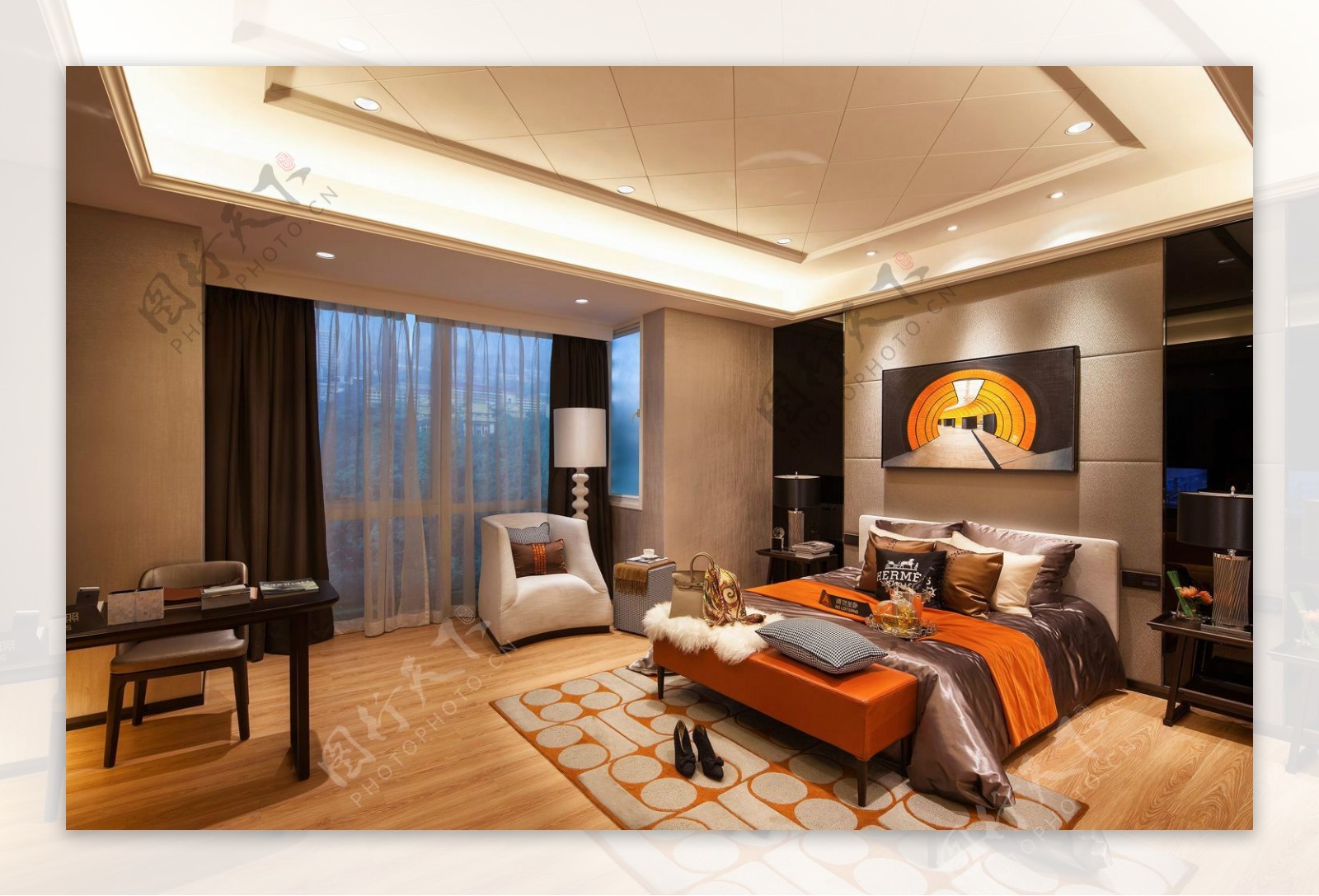 现代时尚卧室橘色床品室内装修效果图