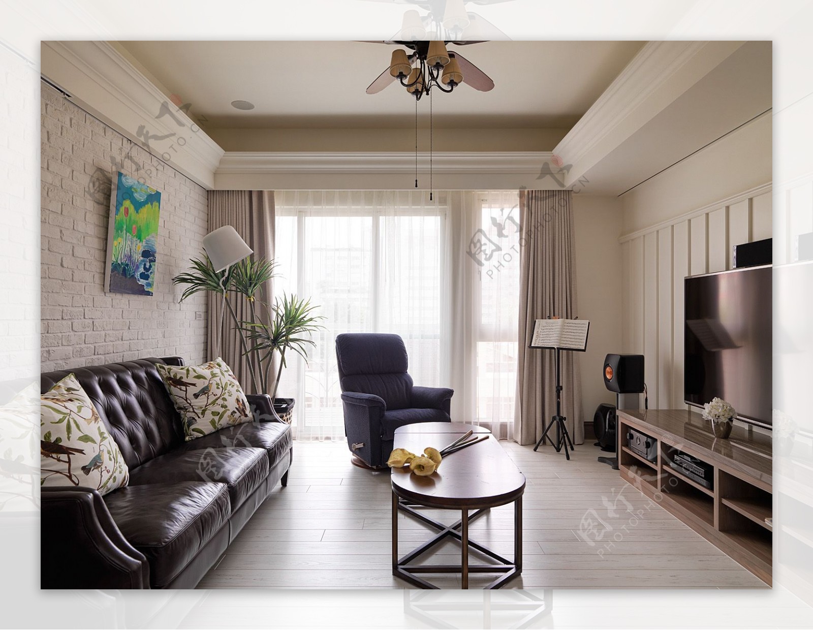 现代简约客厅皮质沙发室内装修效果图