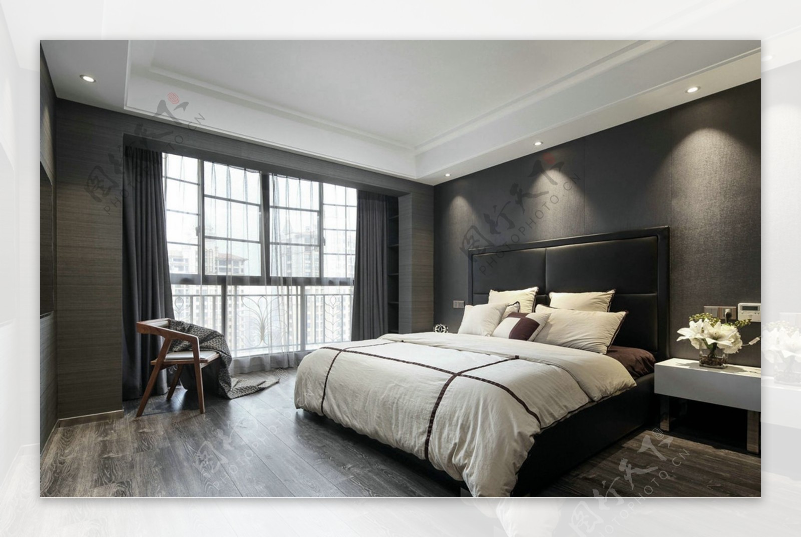 现代成熟卧室木制背景墙室内装修效果图