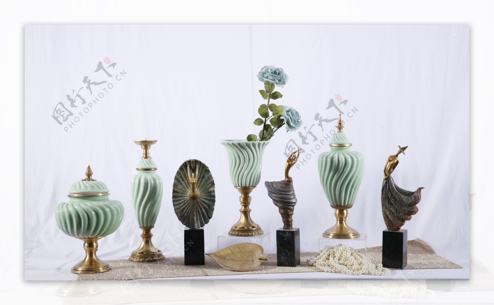 简约浅绿色陶瓷花瓶储物罐装饰图
