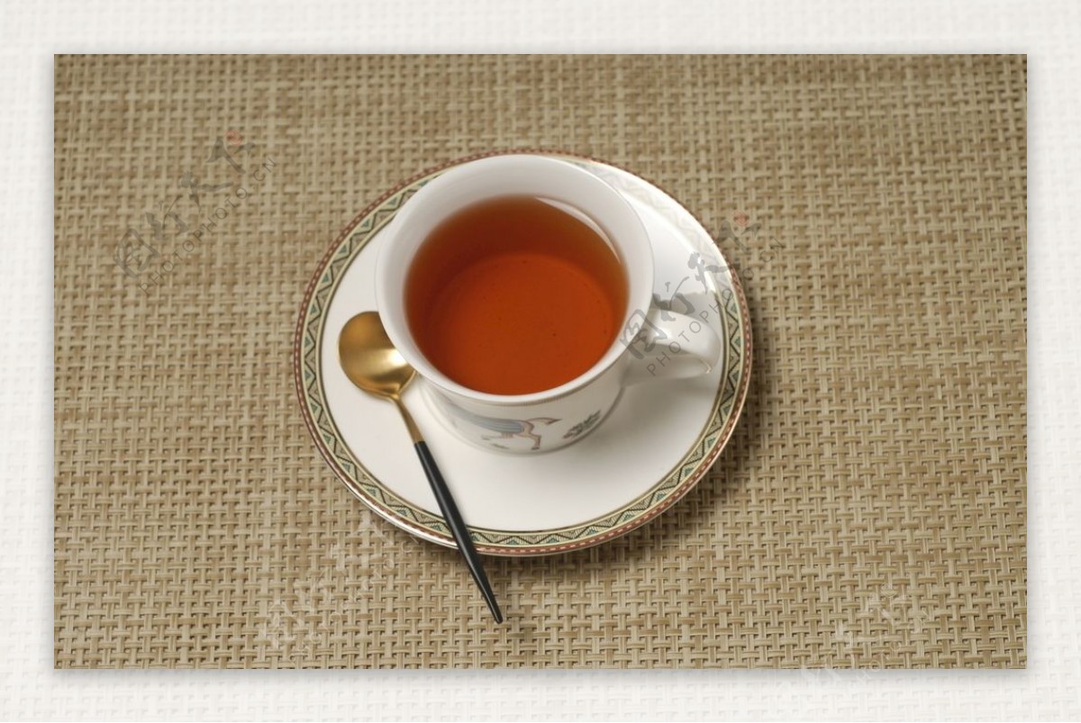 古典茶杯装红茶