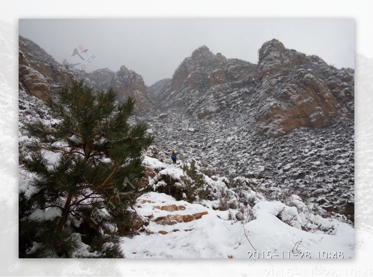 山上雪景