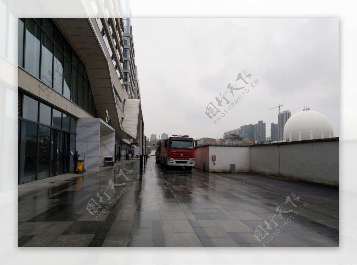 雨天的城市街道