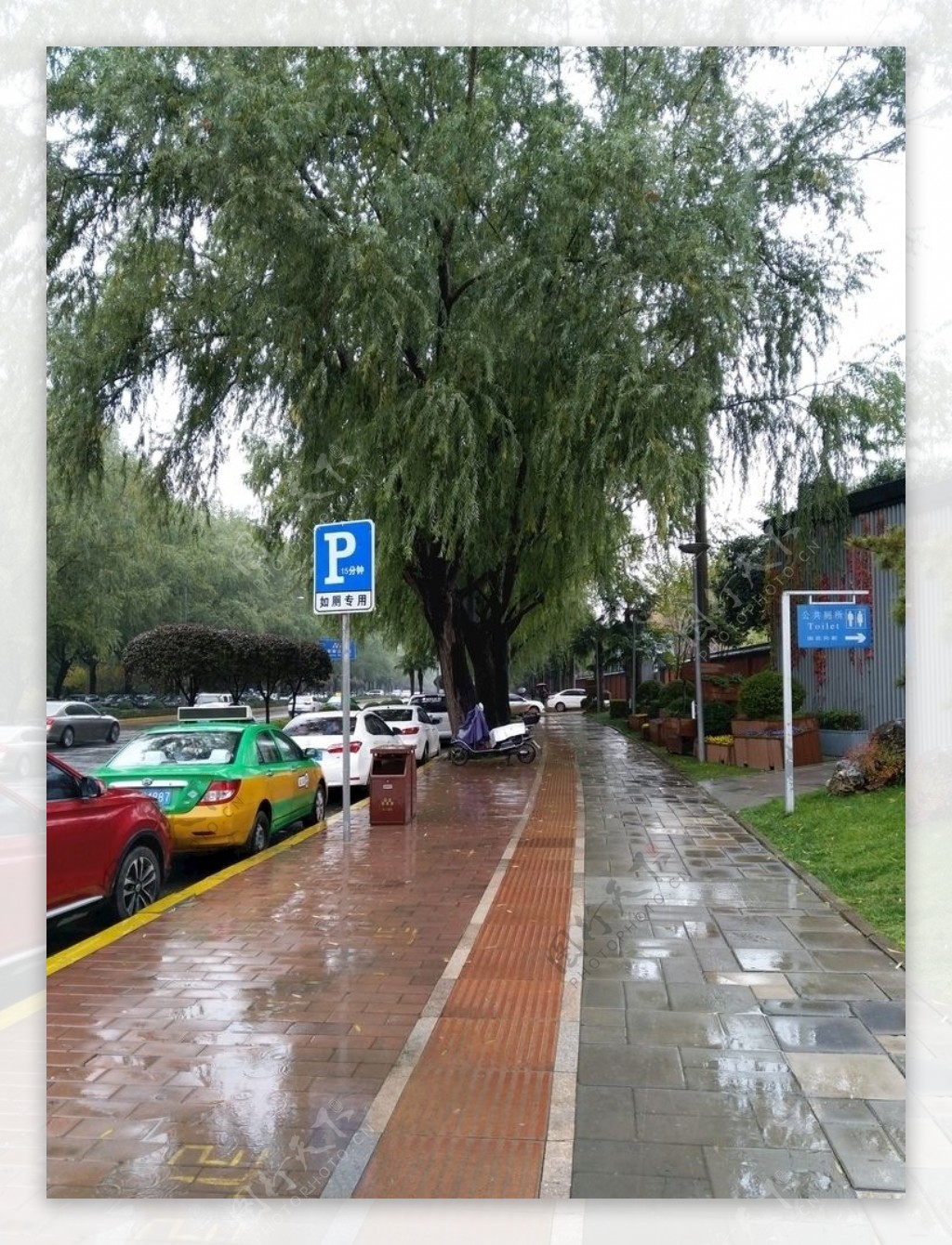 雨天的城市街道