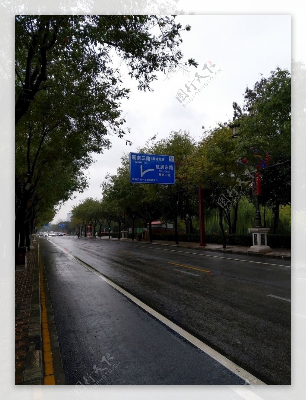 雨天的城市街道