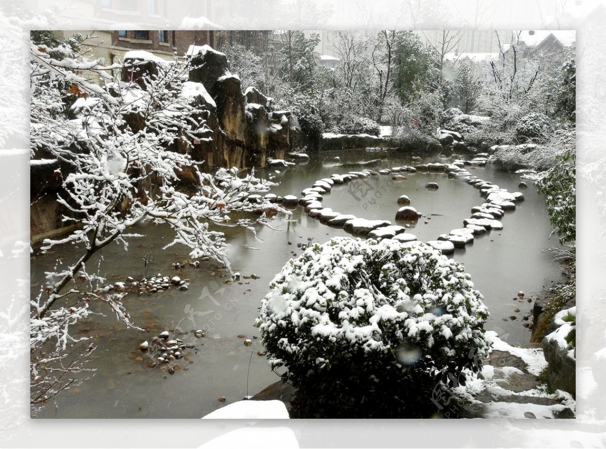 庭院雪景