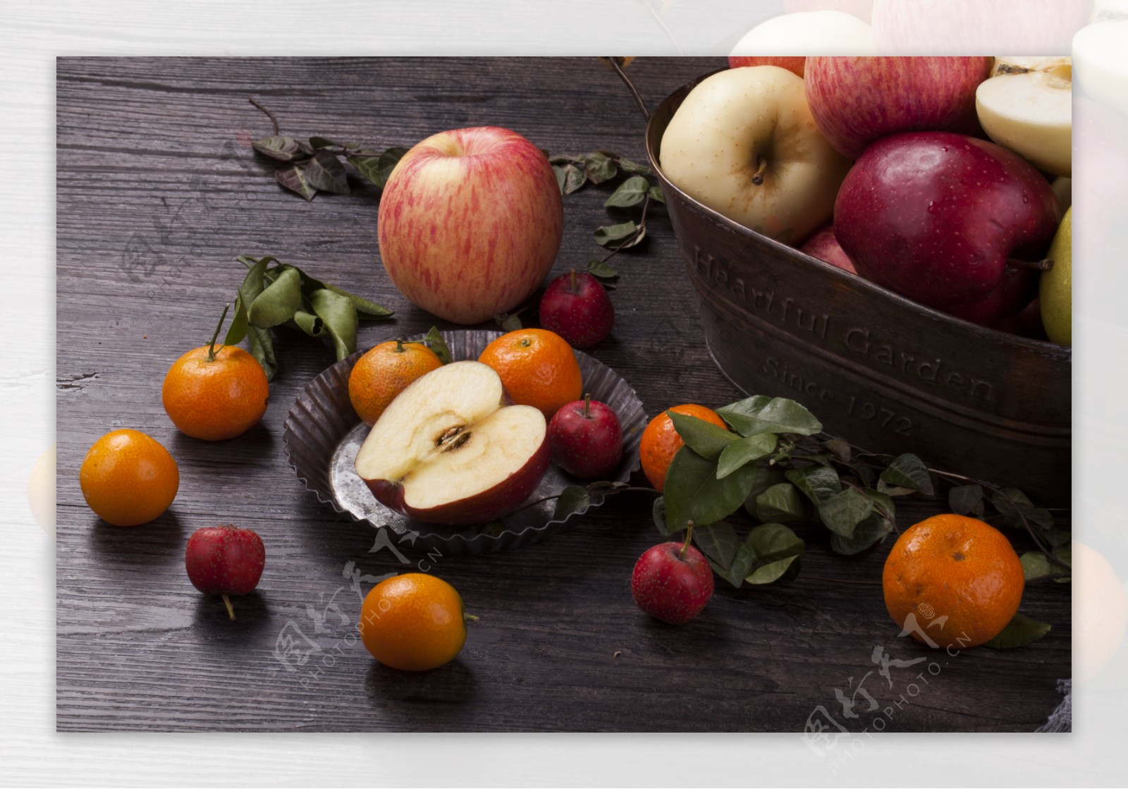 新鲜水果雪梨苹果桔子等实物图摄影图