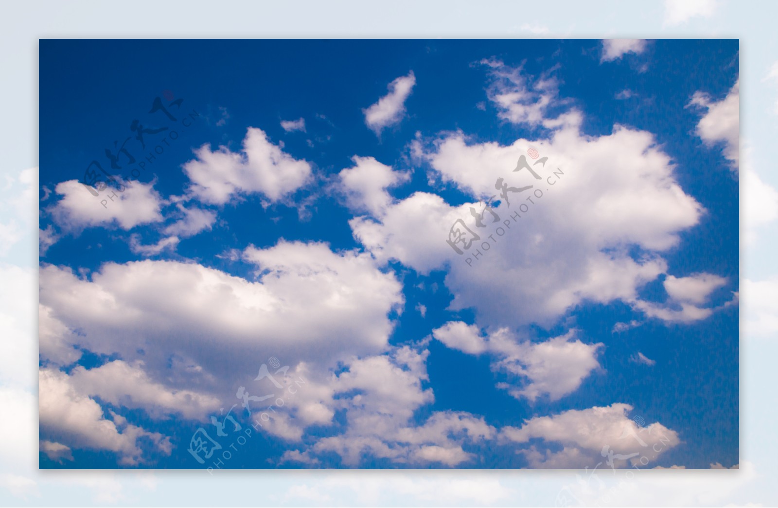 蓝色天空云朵海报背景