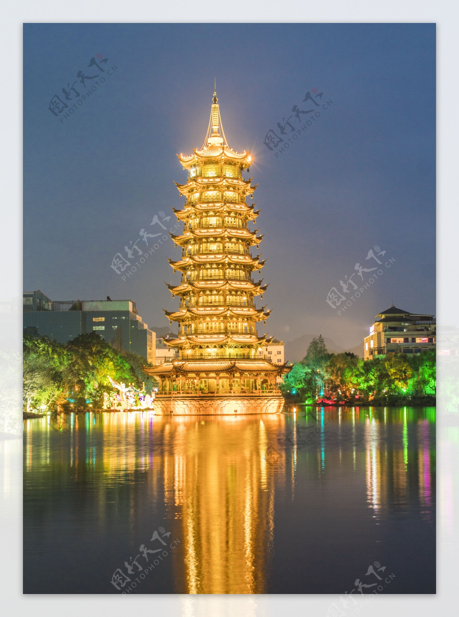旅游城市桂林的日月塔