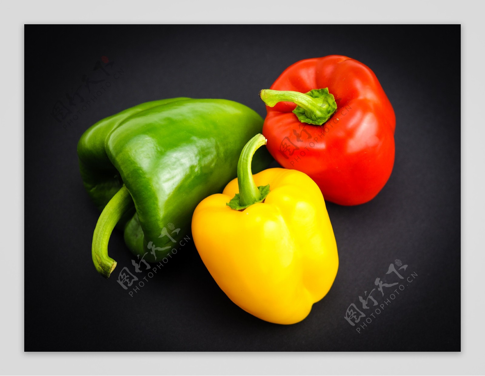 白底蔬菜两个彩椒黄椒红椒彩椒菜椒图片免费下载 - 觅知网