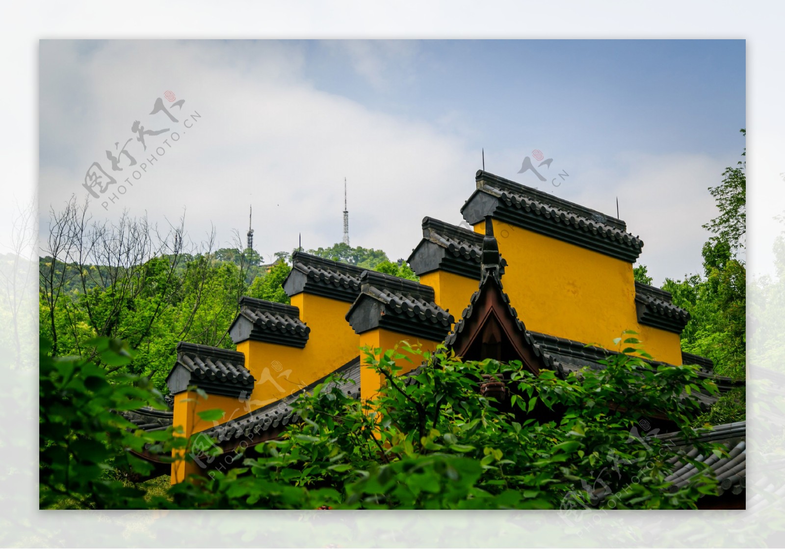 杭州山中的灵隐寺