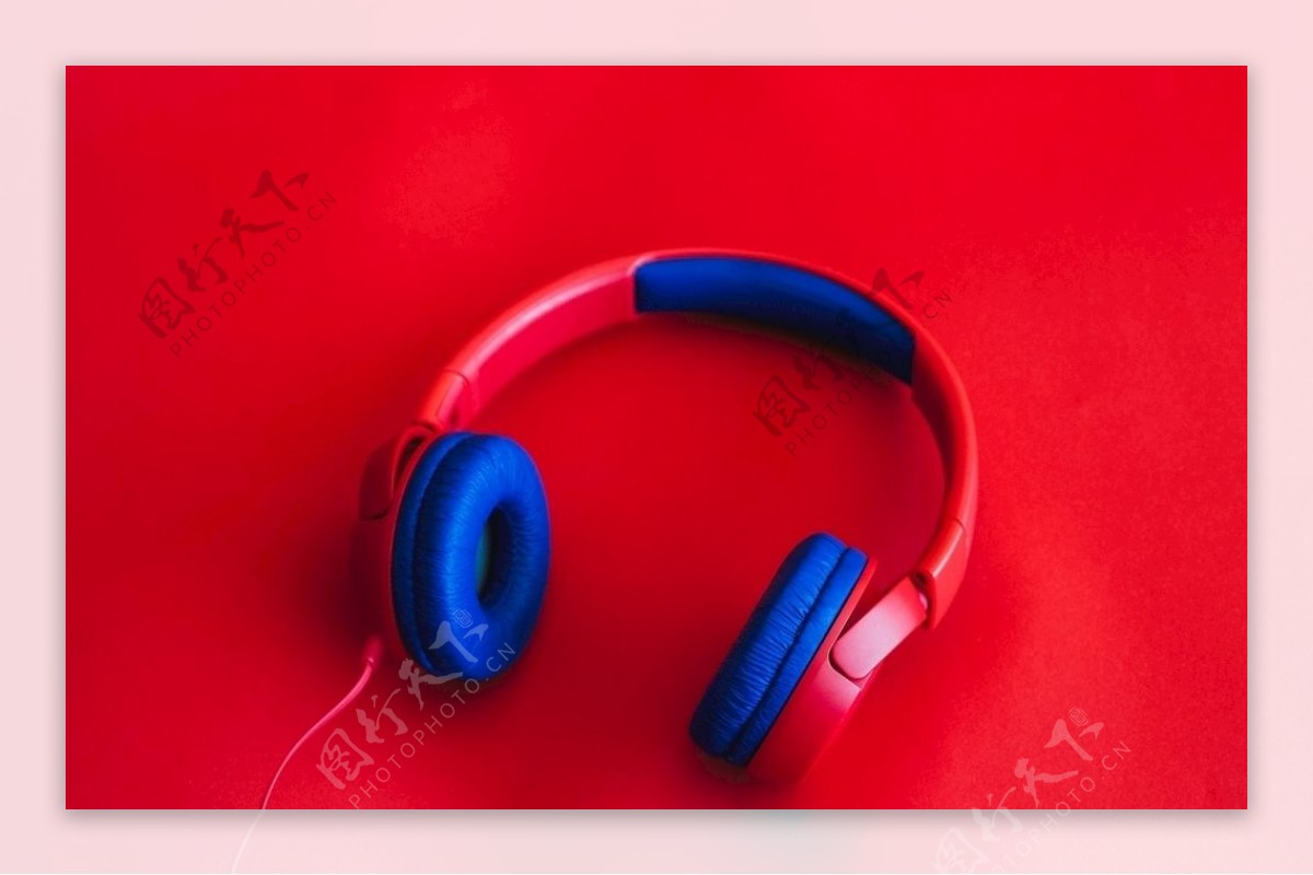 红蓝色耳机背景