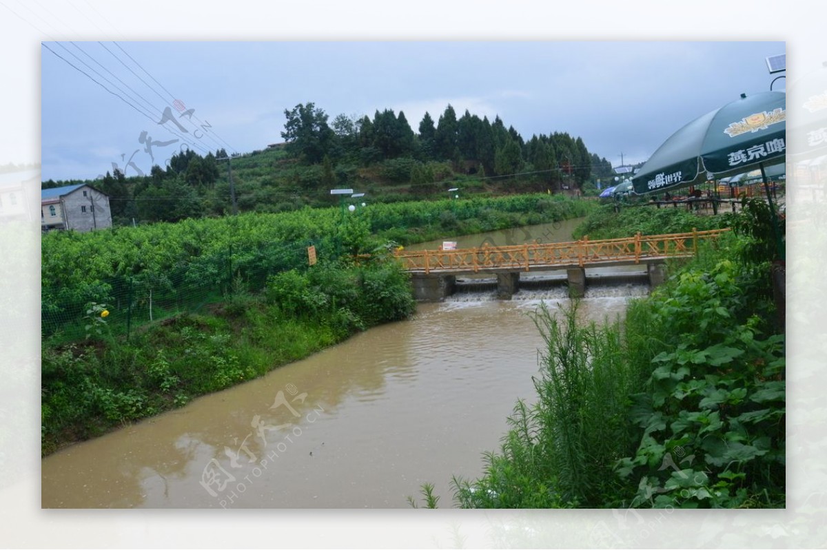 水面小河