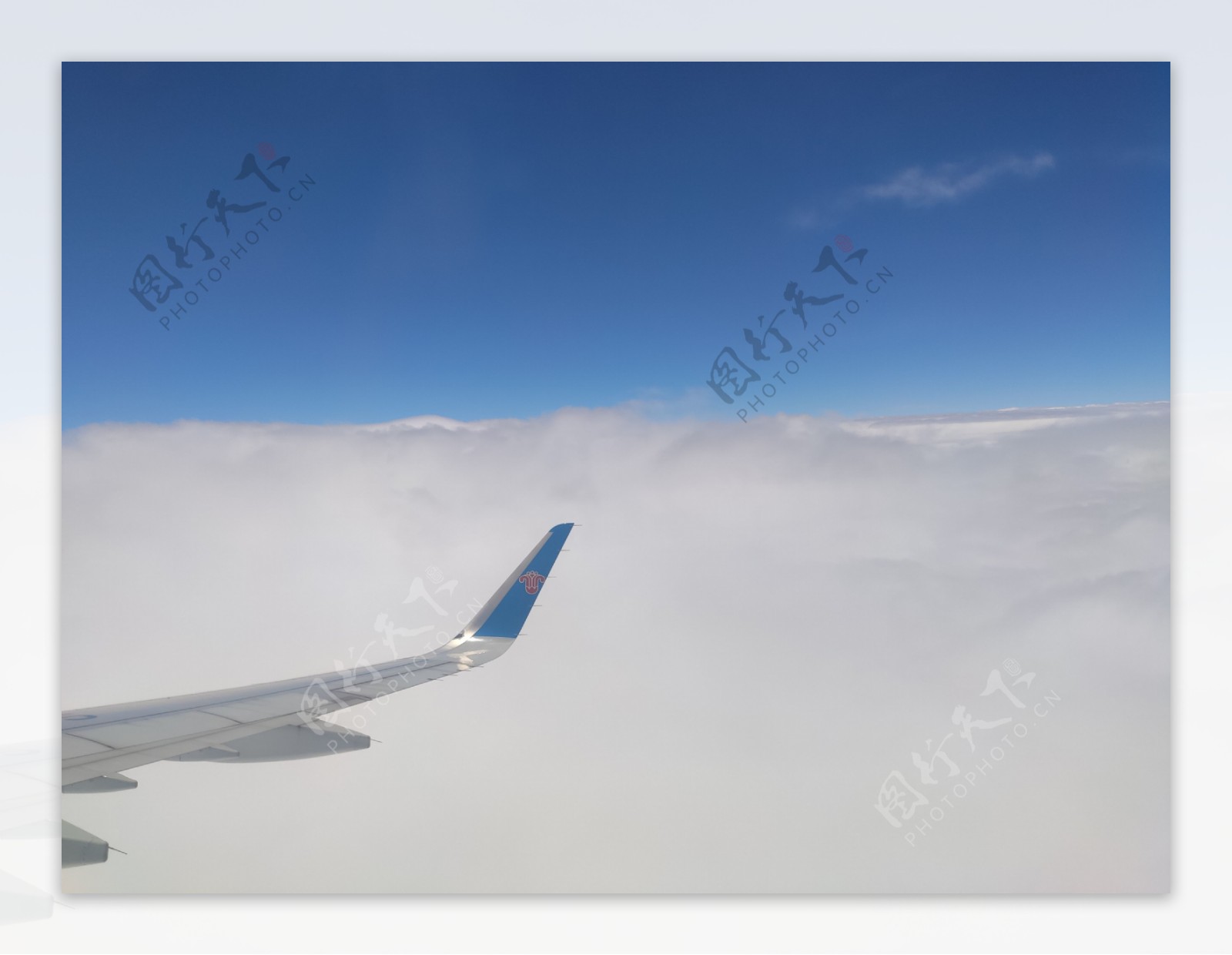 飞机上的云