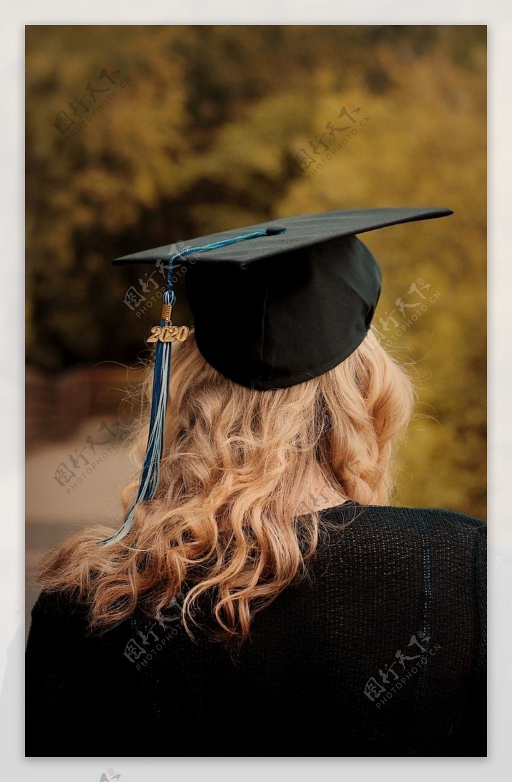 毕业生学士帽