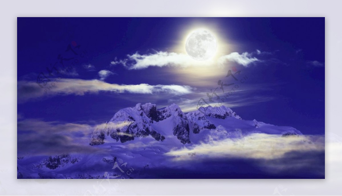 月球与雪山