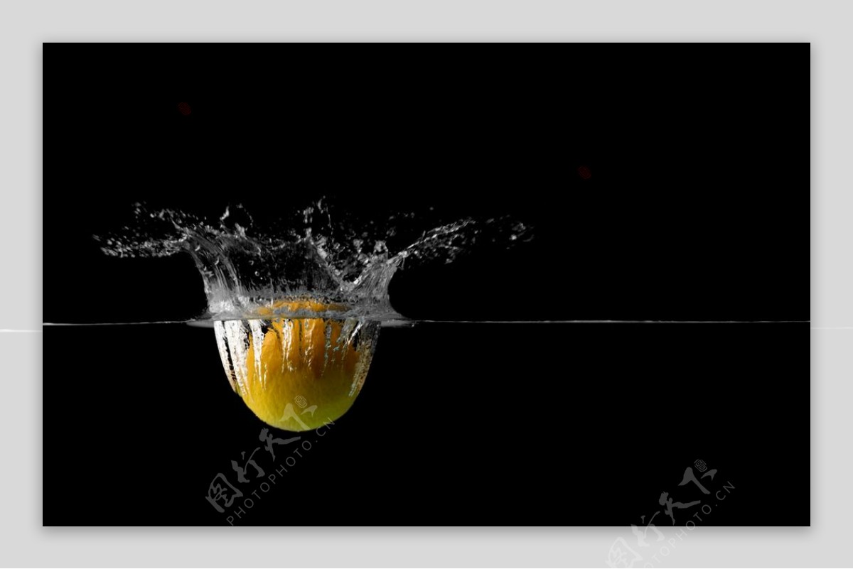 芒果落水创意摄影