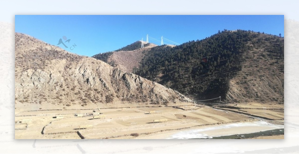 高山小河风景图片