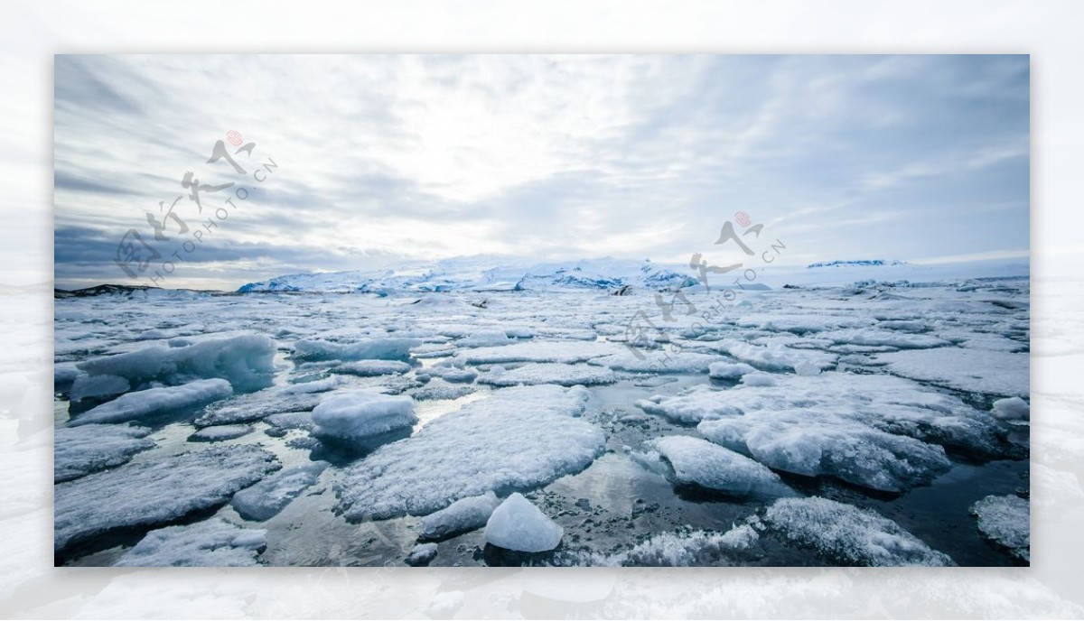 北极冰山海洋天空风景图片
