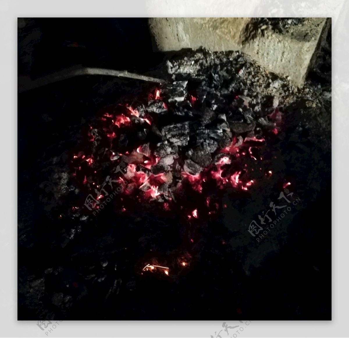 烤火火堆图片