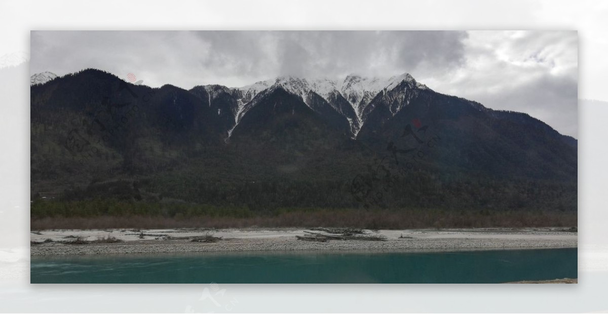 雪山河流风景图片