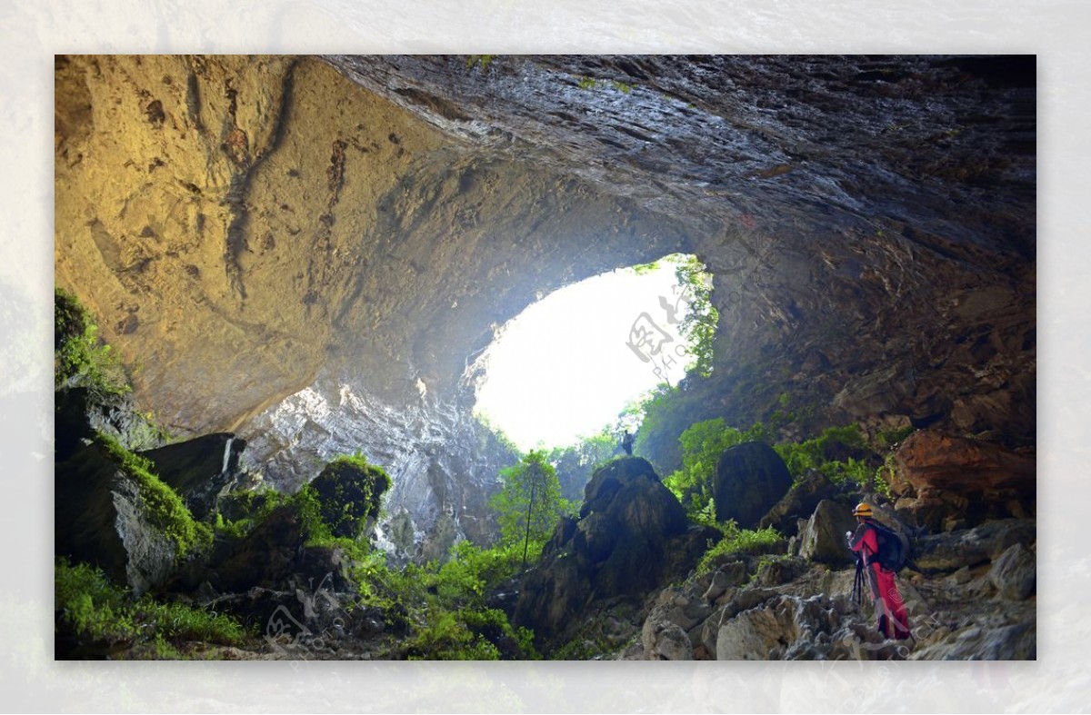 凤山溶洞洞穴石柱石钟乳摄影图片
