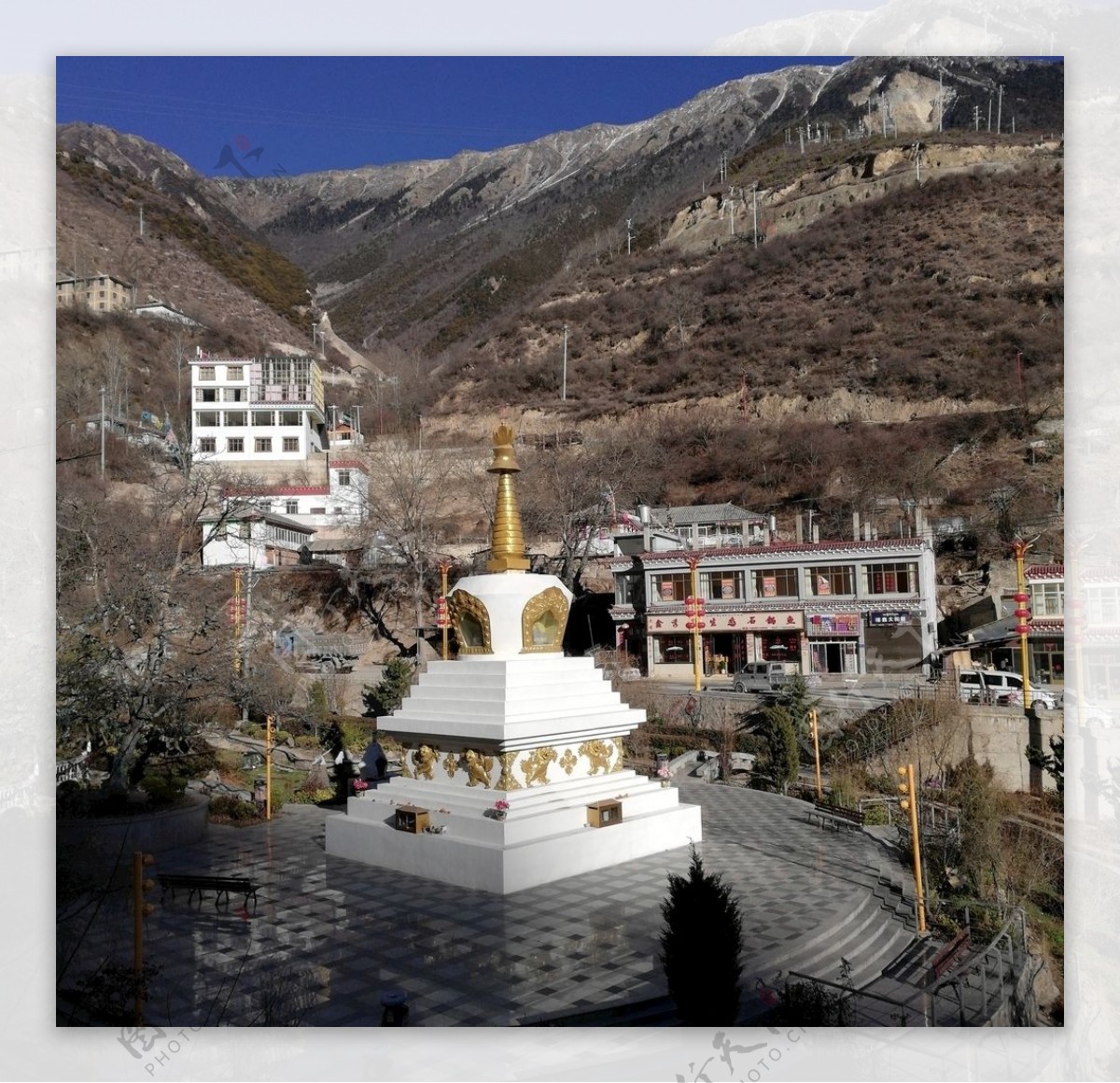 高山藏区白塔建筑图片