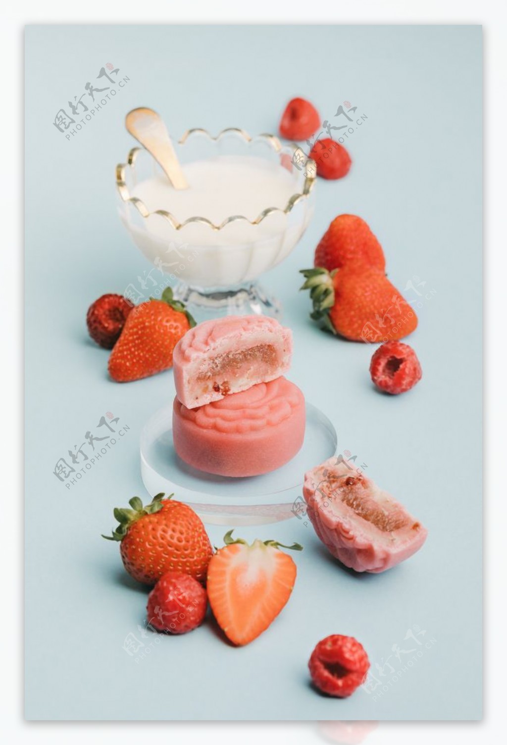 草莓月饼图片