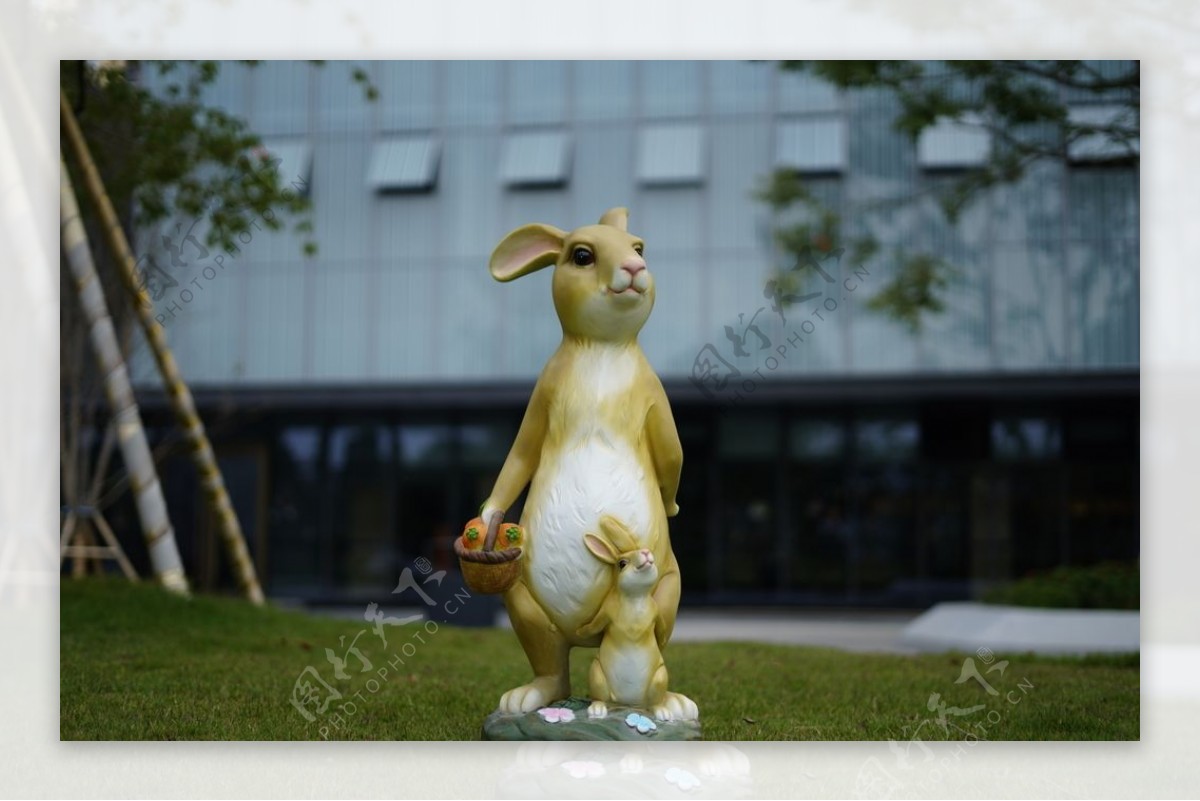 卡通兔子雕塑摆件模型图片