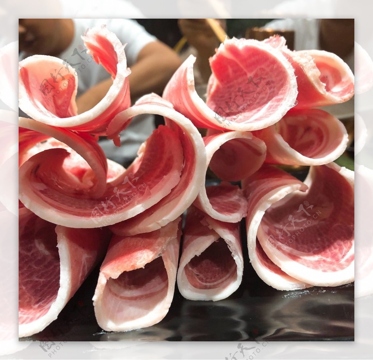 涮火锅新鲜羊肉卷图片