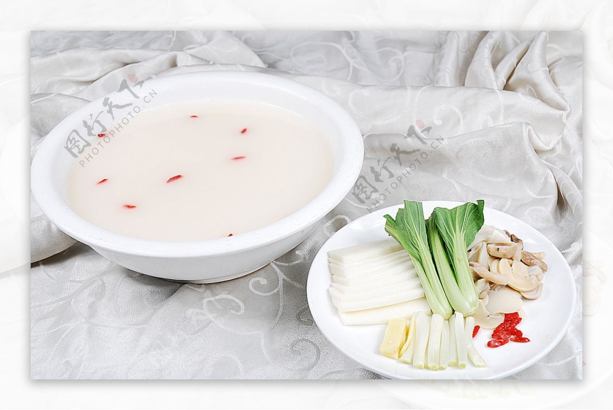 豫菜鲜淮山珍菌汤图片