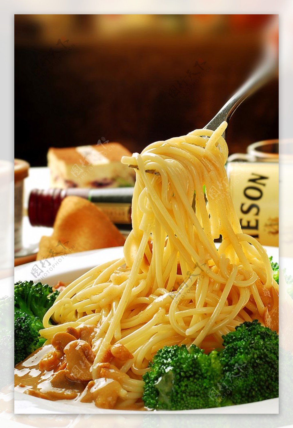 意大利面食蘑菇酱意面图片