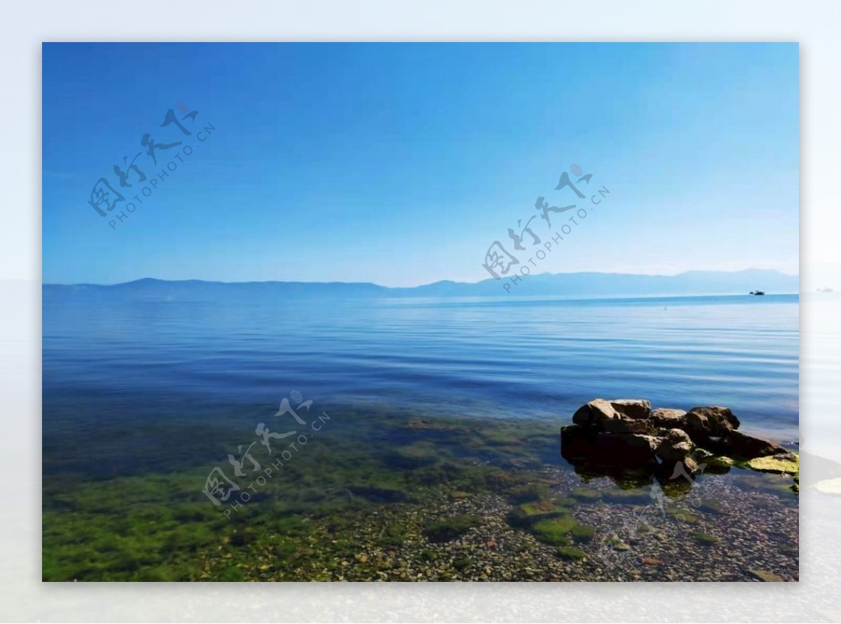 碧波荡漾的抚仙湖图片