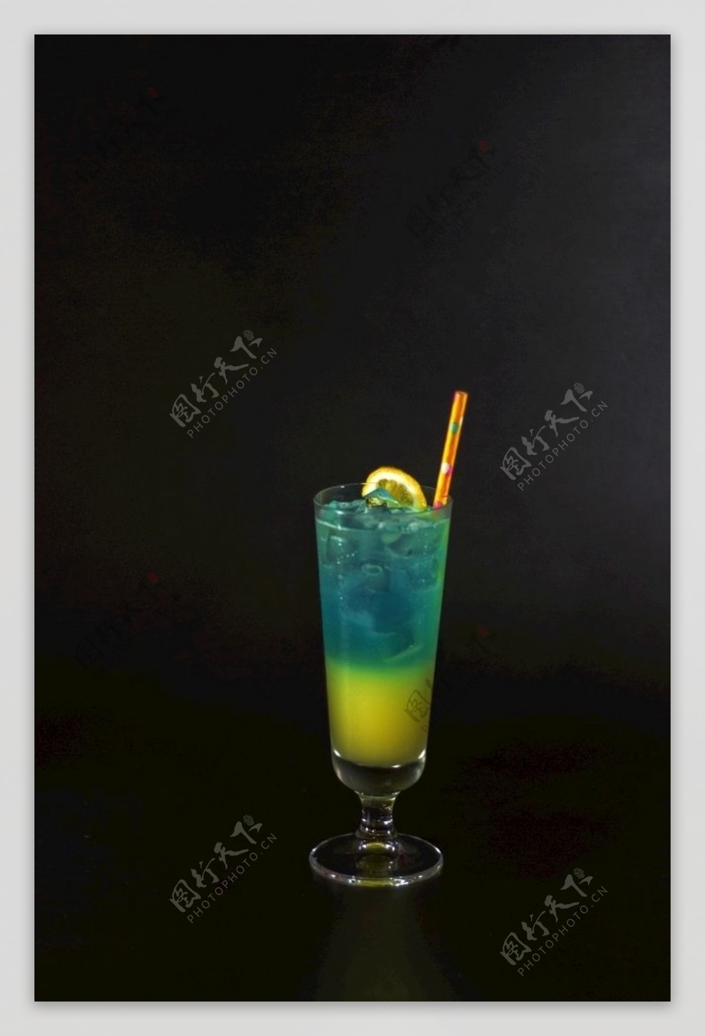 蓝色夏威夷鸡尾酒图片